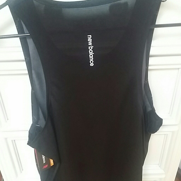 {NEW 💄} - Picture 3 of 3